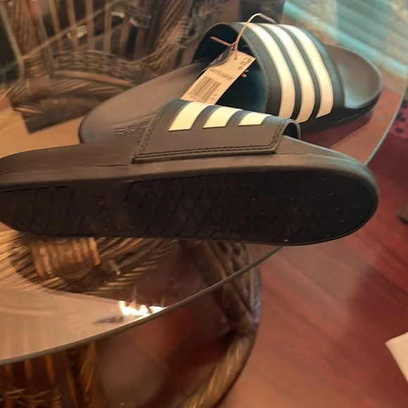 Brand new with tag size 8 women size 7 men unisex flip flops Adidas brand. - Picture 3 of 4